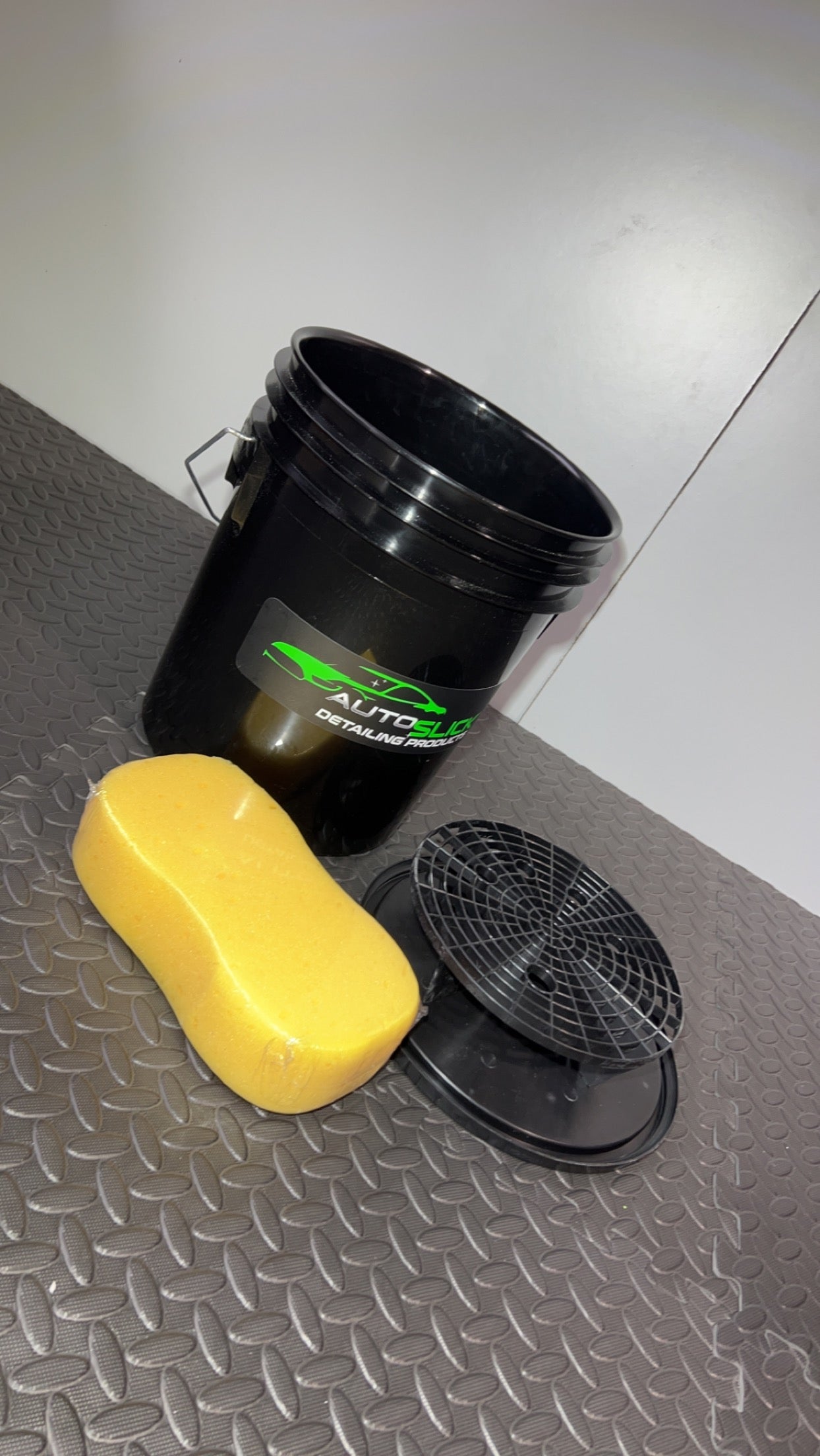 Detailing bucket